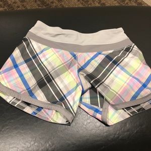 Lululemon 4in seem shorts
